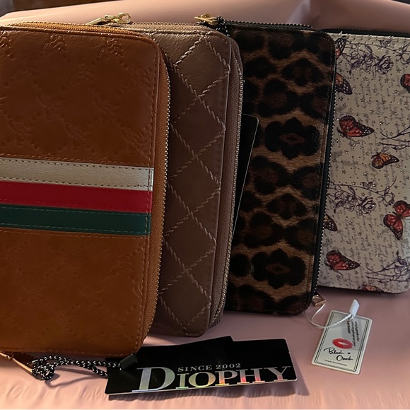 Wallets Bundle of 4 NWT - Picture 2 of 7